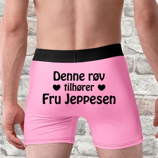 Denne røv tilhører - strygemærke til boksershorts Denne røv tilhører - strygemærke til boksershorts