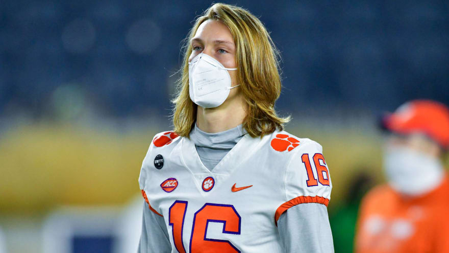 Lawrence Tries To Downplay Talk About Draft Status Yardbarker
