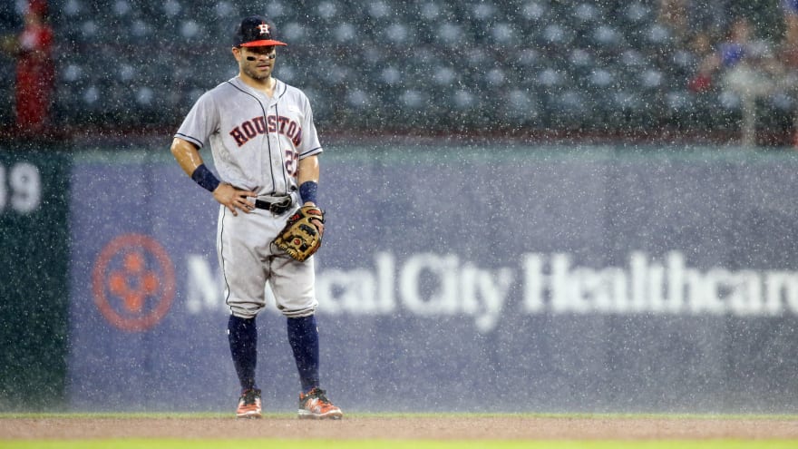 Rain Leaks Through Minute Maid Park Roof During Astros Game Yardbarker