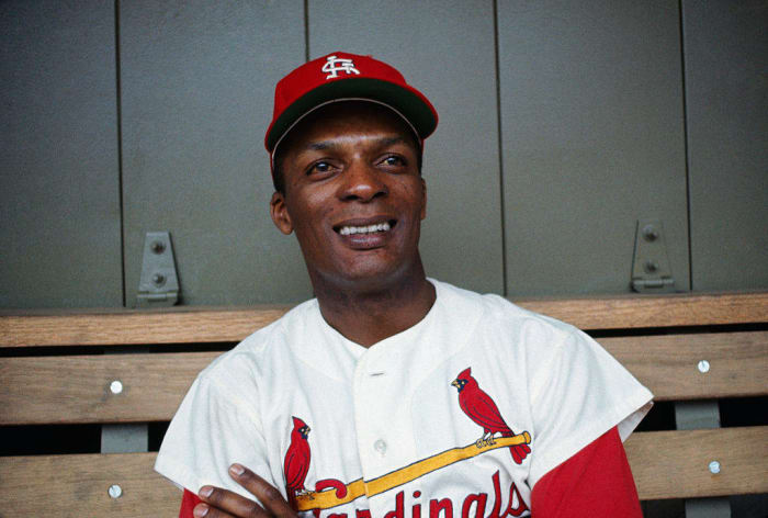 Curt Flood ushers in free agency in professional sports