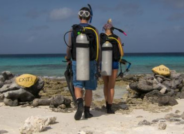 Study Abroad Reviews for Broadreach: Bonaire - Advanced Scuba 12-Day Adventure