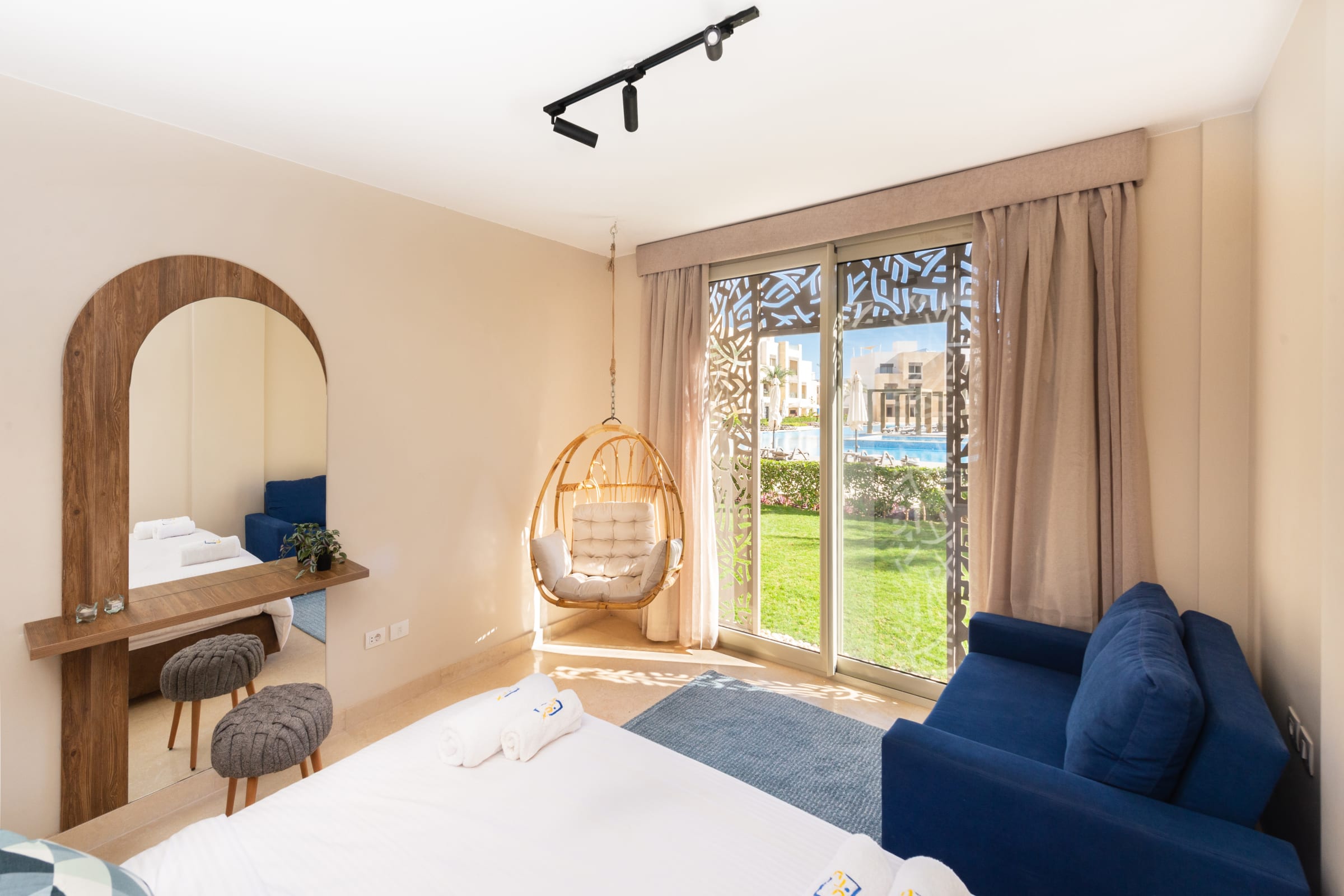 Elegant & Edgy  2 BR w/ Beach & Pool @ Mangroovy — Apartment in Mangroovy Residence, El Gouna, Egypt — photo 12