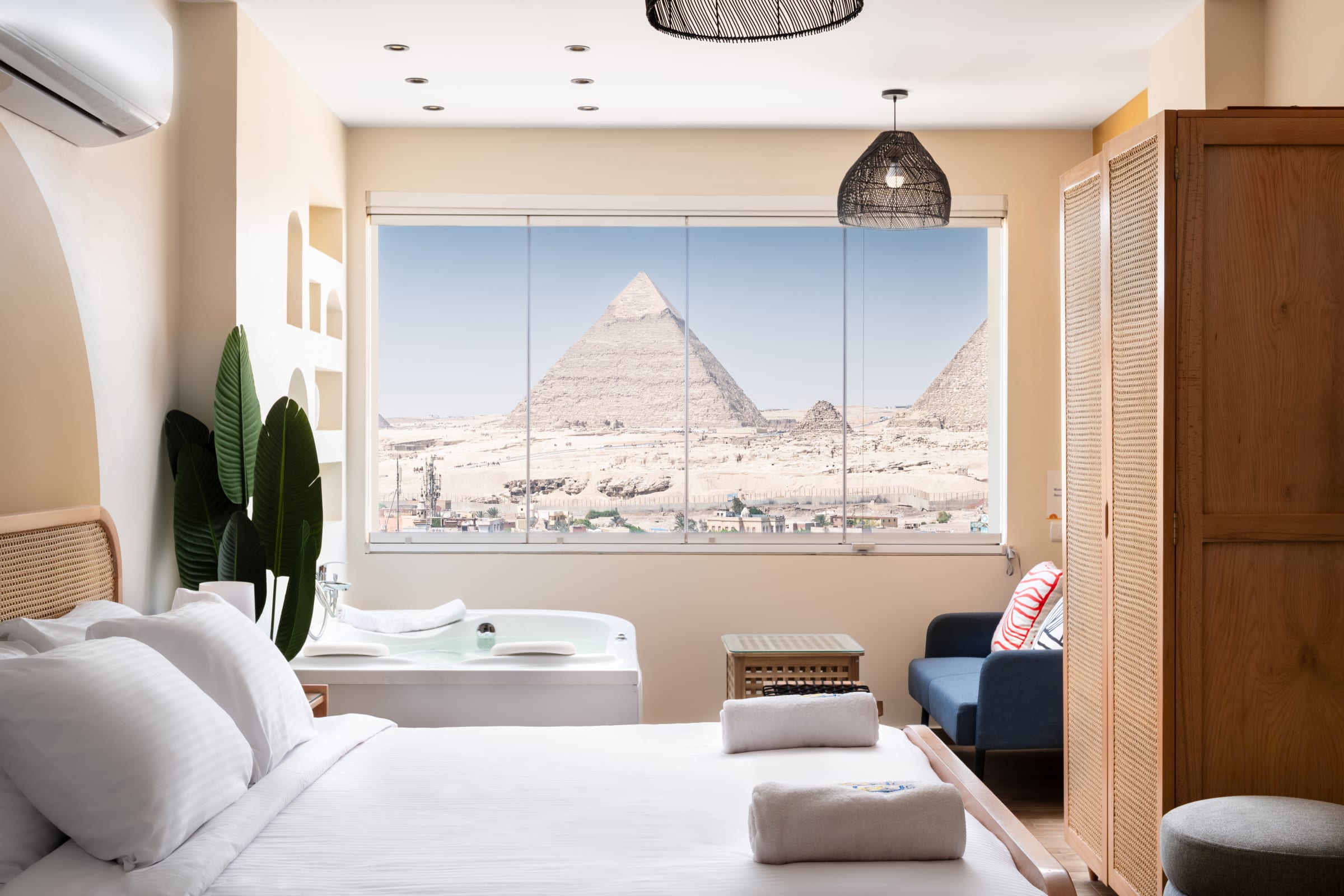 Jacuzzi 2BDR By The Historic Pyramids (Apt.6) — Apartment in Building number 3, Mohammadi ghounaim St, from Amira Fadia St , ( el sout wel dou') Nazlit al Semaan, Giza, Egypt — photo 7