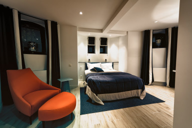 Bedroom 2 with Queen Sized Bed / Flatscreen TV