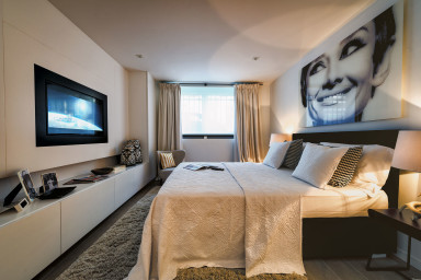 Bedroom with Queen Sized Bed / Smart TV