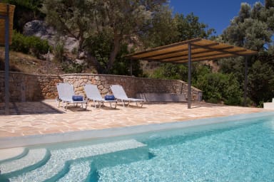 Villa Nisi superbe vue mer piscine à debordement WIFI