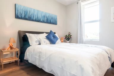 Bedroom 3: Queen size bed