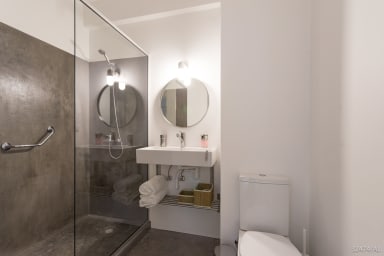 Bathroom with wc and shower