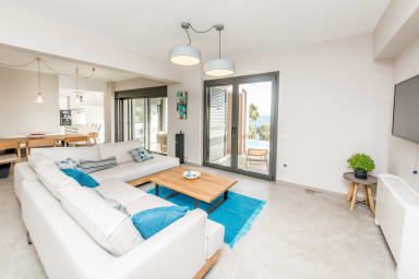 Cape villa, be blown away by breathtaking waterfront luxury villa!
