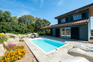 Villa 'Les Oliviers' avec piscine à proximité des plages en corse du Sud