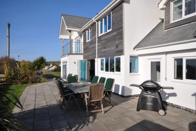 Seascape Croyde with private Hot Tub and 5 minute walk to Croyde Bay Beach