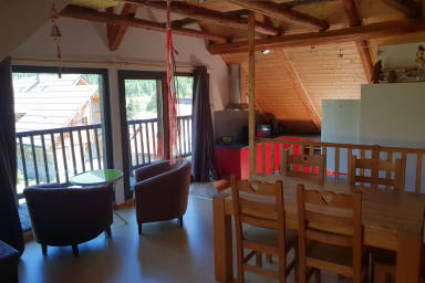 Le Guion, appartement récent dans maison de village au Cros, Névache