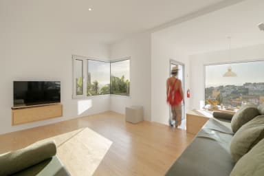 Livingroom with TV.