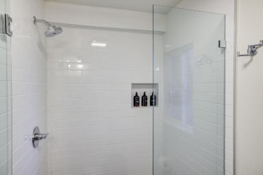 Public Goods toiletries provided