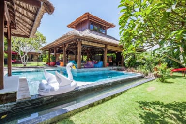 Villa Emma | 3 bedroom private villa in Berawa Canggu Bali