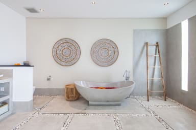Villa Hugo | 4 bedroom luxury villa walk distance to beach Berawa Canggu