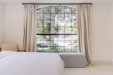 studio with king size bed