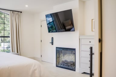 studio with king size bed and a flat-screen smart TV with streaming
