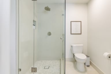 Primary bedroom bathroom