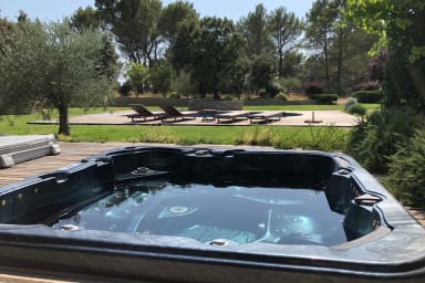 Location saisonnière à Lambesc - Jacuzzi - Serenity Rentals
