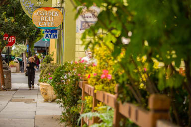 Shoppes, restaurants and boutiques along Main Street Half Moon Bay