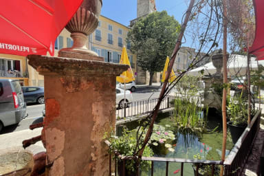 Location saisonnière à Lambesc - Full Moon café - Serenity Rentals