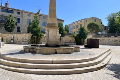 Location saisonnière à Lambesc - Place des héros et martyrs - Serenity Rentals