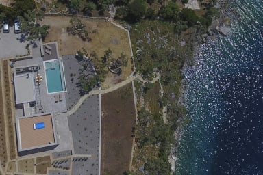 New. Sea View Villa Anasa, accès privé à la mer et piscine à debordement