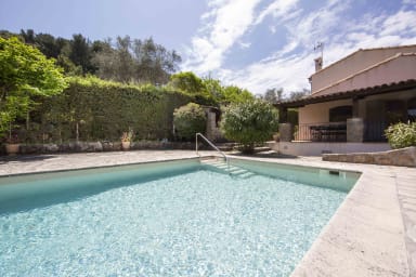 Large Provencal villa with swimming pool in lush greenery ❤LIVE IN CANNES❤