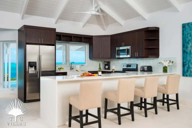 Sandstone's fully equipped kitchen with bar stools.