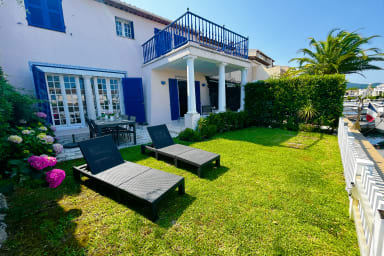 Wide house with WIFI and A/C , a terrace, a garden and a 12m mooring