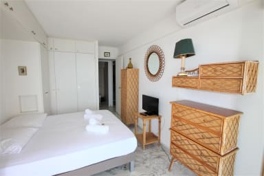 bedroom with double bed