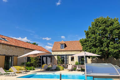 Piscine couverte ouverte de Mai à Octobre
