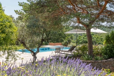 Location avec piscine dans le Luberon à Roussillon