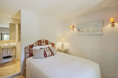Vacances chaleureuses dans maison en pierres à Lacoste