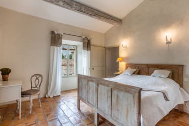 Perfume of well-being for this bastide for rent in Ménerbes