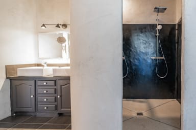 Character house to rent in Provence in Ménerbes