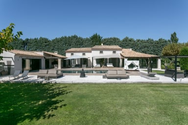 Absolute relaxation for this house to rent in the heart of Provence