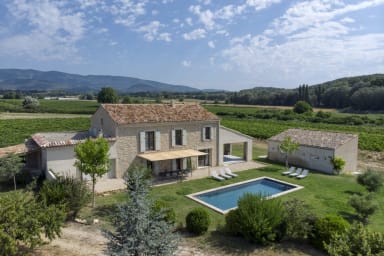 Perfume of well-being for this bastide for rent in Luberon