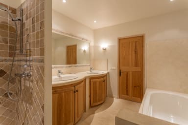 Vacances au coeur du Luberon avec piscine chauffée