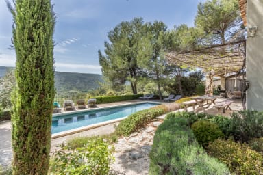 Absolute relaxation for this house to rent in the heart of the Luberon