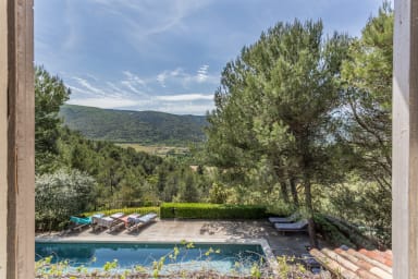 Well-being and relaxation holidays in Provence with heated swimming pool