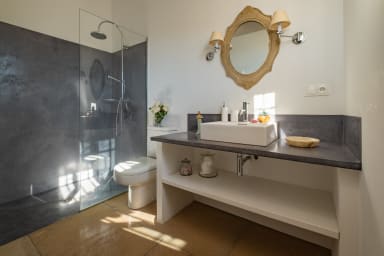 Beautiful house to rent with swimming pool in the heart of Provence at Bonnieux