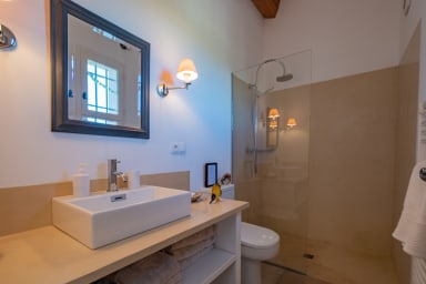 Exceptional stone house to rent in the heart of Provence