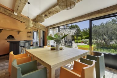 Absolute relaxation for this house to rent in the heart of the Luberon