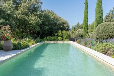 Warm and spacious stone house for rent in Bonnieux