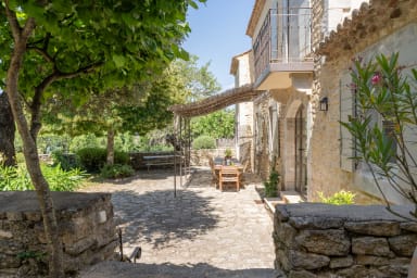 Absolute relaxation for this house to rent in the heart of the Luberon