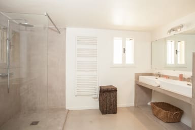 Exceptional quality of life for this villa to rent in Ménerbes