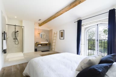 Exceptional stone house to rent in the heart of Alpilles