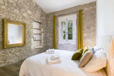 Beautiful house to rent with swimming pool in the heart of Alpilles